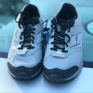 dr scholl's tundra sneakers